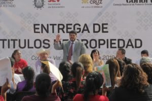 ENTREGA TÍTULOS DE PROPIEDAD A ESCUELAS (1)