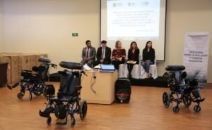 ENTREGAN SILLAS ADAPTADAS (2)