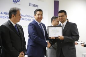 TAM-035-2019.-Preside Gobernador graduación de primera generación de profesionistas en mantenimiento de generadores eólicos (3)