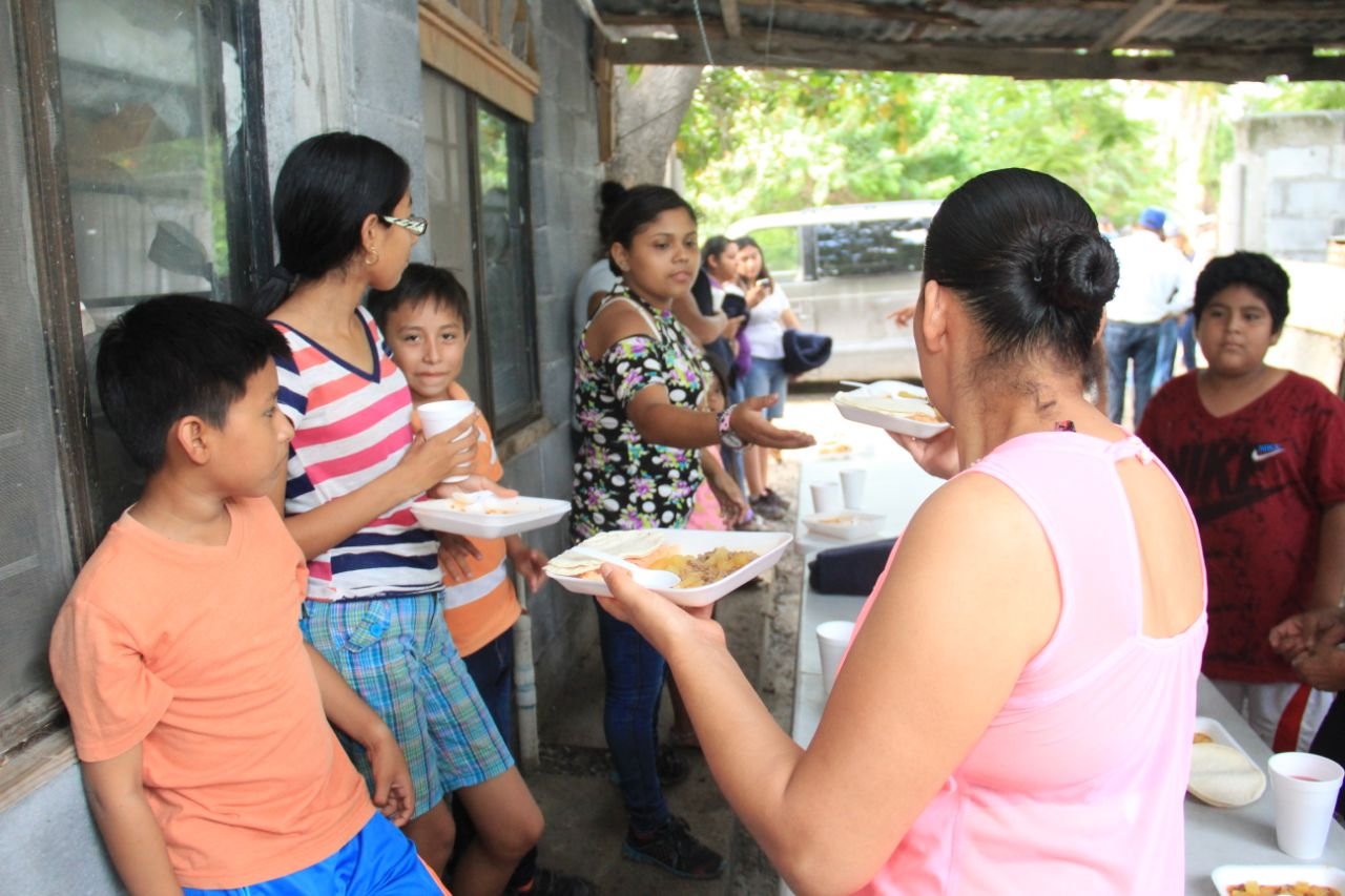 SBS-014-2019.-Sebien continúa supervisando comedores instalados en beneficio de las familias damnificadas en Reynosa (2)
