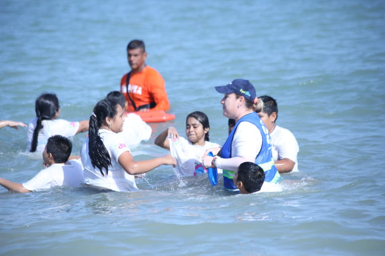 DIF-065-2019.-Más de mil 400 niños de comunidades rurales visitan por primera vez el mar con el programa “Conoce tu Estado” (13) (1)