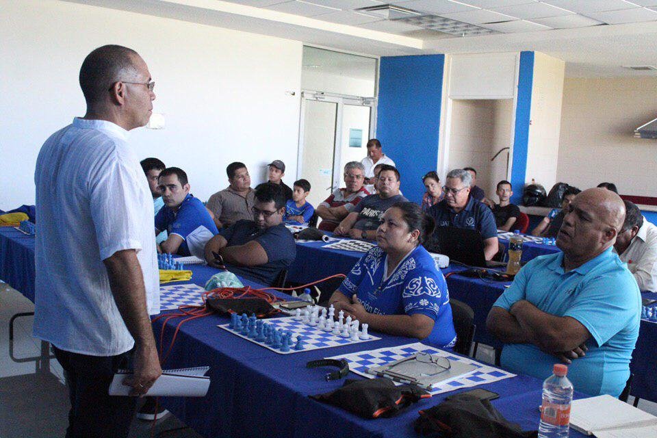 IDE-070-2019.-Inicia capacitación de entrenadores de ajedrez (1)