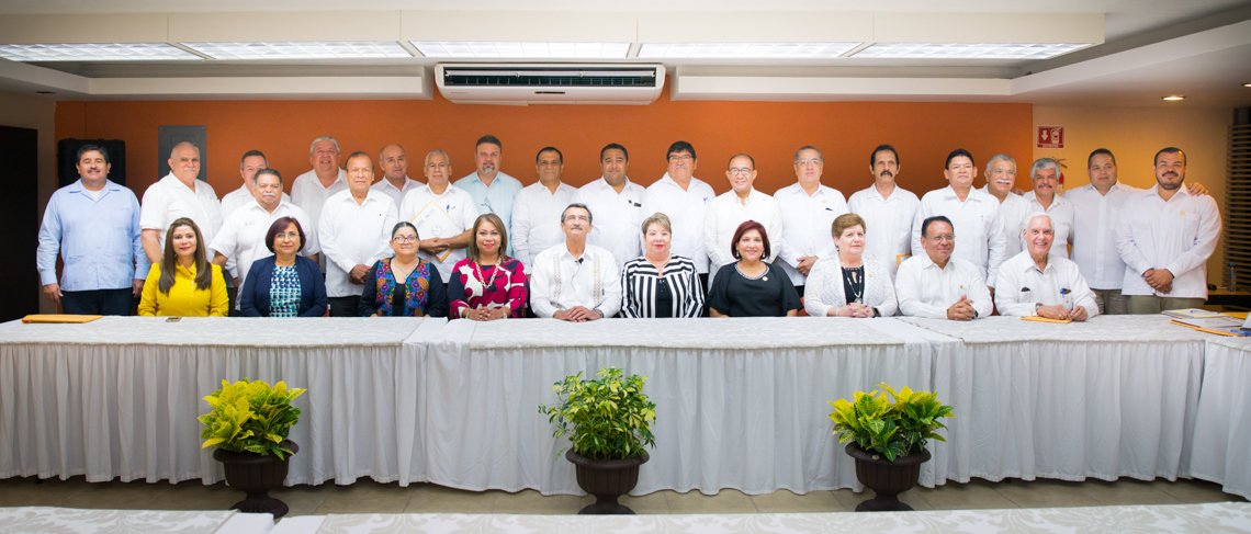 Foto 1 Rector con directores