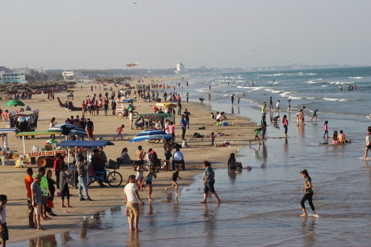 turistas-en-playa-miramar-ciudad-madero-2