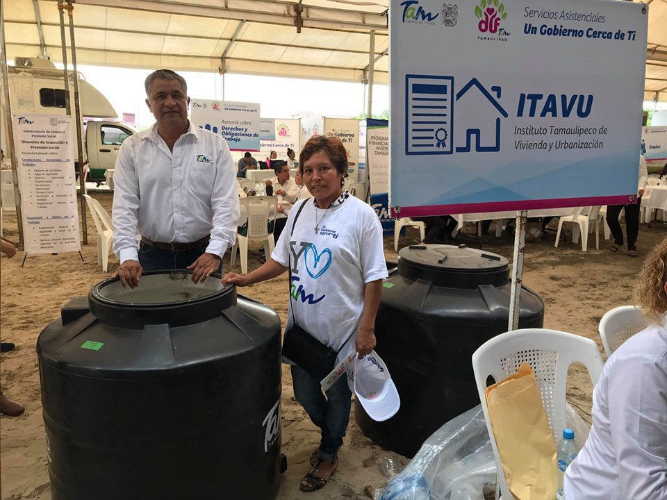 SDU-069-2019.-Gobierno del Estado entrega vales para tinacos y tambos para la basura (1)