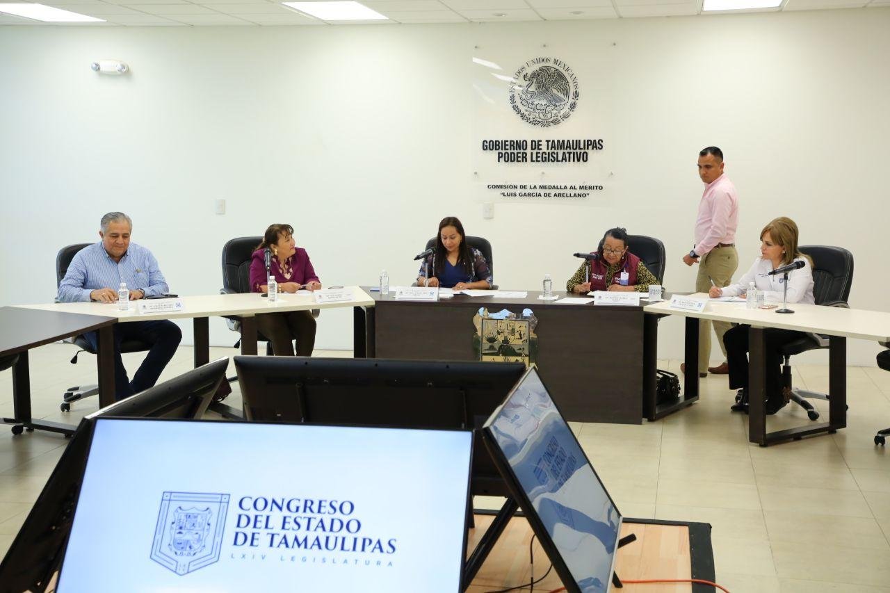 Com. Medalla al Mérito