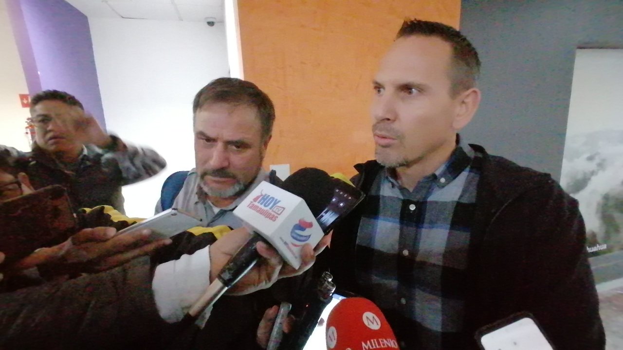 Hermanos Lebaron arriban al aeropuerto de Tampico