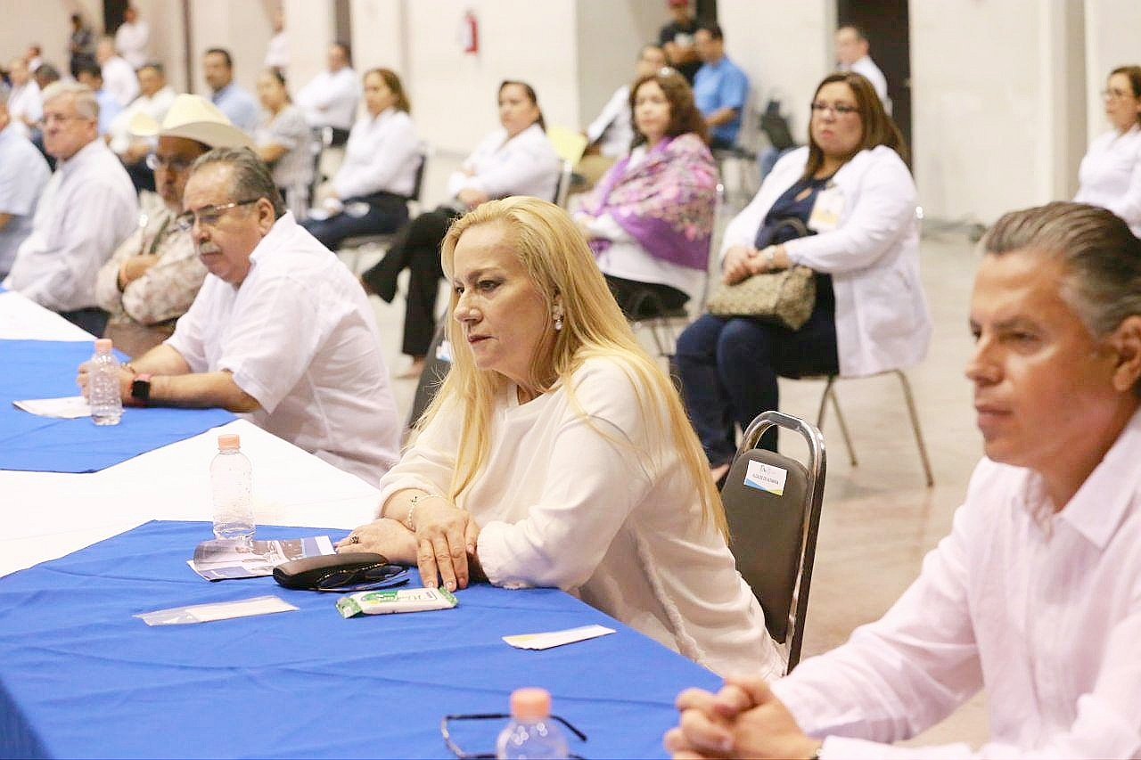 alma laura en reunión de alcaldes