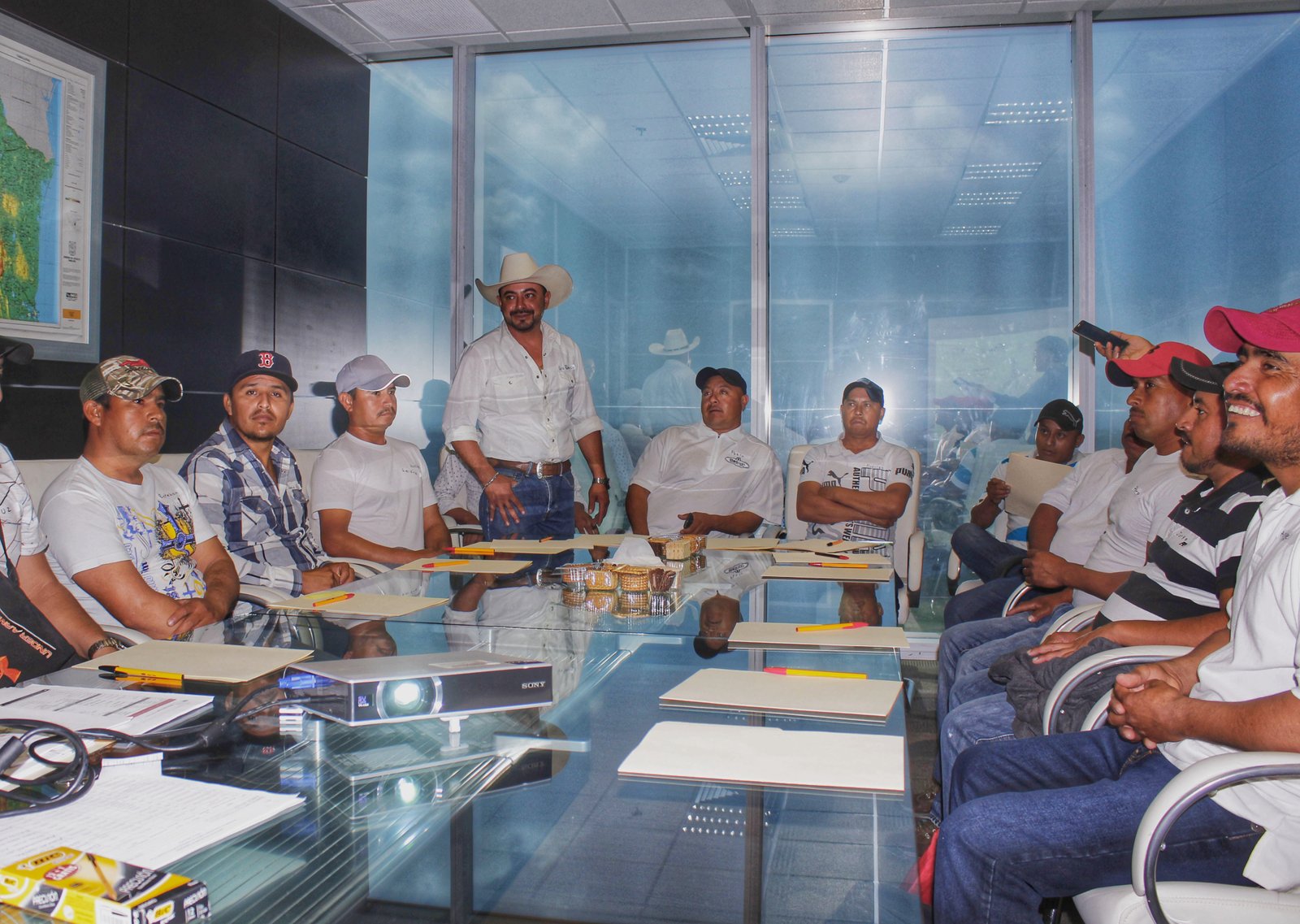 STR-035-2020.-Gobierno de Tamaulipas se mantiene atento a salud de trabajadores ubicados en granjas de Canadá (2)