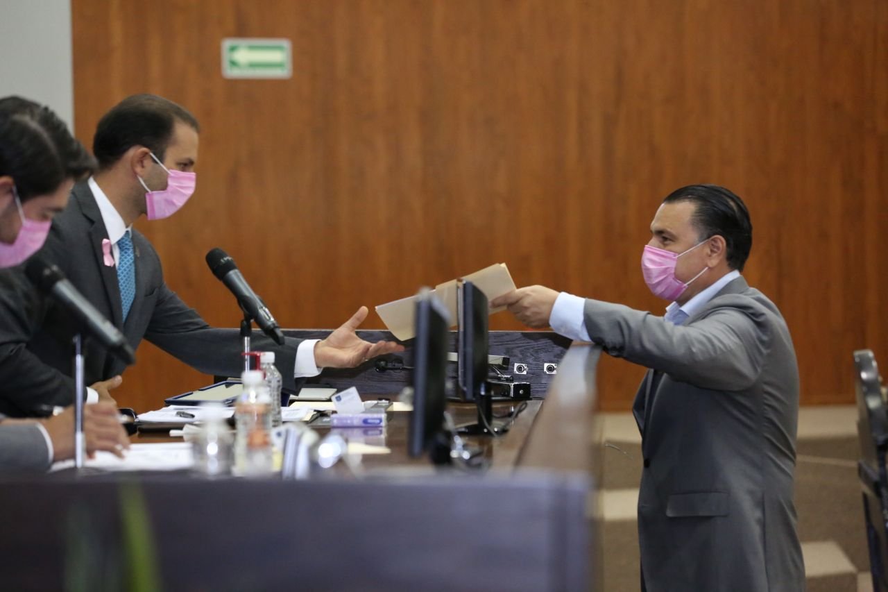 Dip. Gerardo Peña Flores