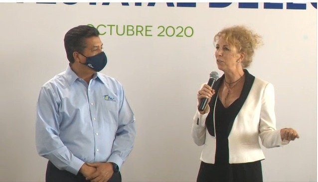 FOTO CONSUL Y CABEZA DE VACA