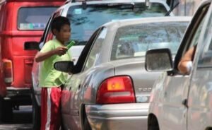 ninos_pidiendo_dinero_