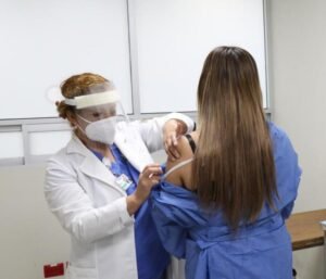 aplican_primera_vacuna_9