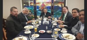 JUAN DIEGO EN REUNION CENA CON SU PARINO EL SENADOR JOSE NARRO