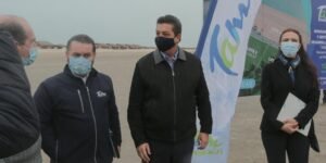 GOBRNADOR EN LA PLAYA