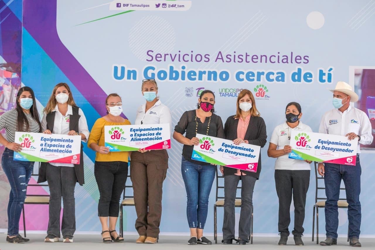 DIF-016-2021.-Mariana Gómez lleva Un Gobierno Cerca de Ti a familias de Burgos (4)