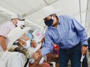 TAM-059-2021.-Francisco Cabeza de Vaca y Mariana Gómez continúan atendiendo las necesidades de las familias que más lo requieren. (2)