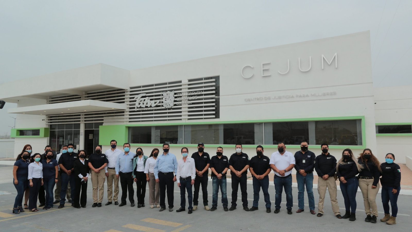 TAM-064-2021.-Francisco Cabeza Vaca visita el Centro de Justicia para las Mujeres. (1)