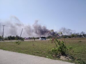 Se incendia ex basurero de Madero
