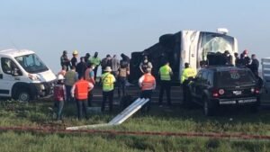 se-vuelca-autobus-en-reynosa-3_44_0_1111_655