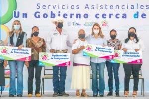 DIF-034-2021.-Familias de San Carlos tienen acceso a servicios de Gobierno del Estado y del DIF Tamaulipas con Un Gobierno Cerca de Ti (2)