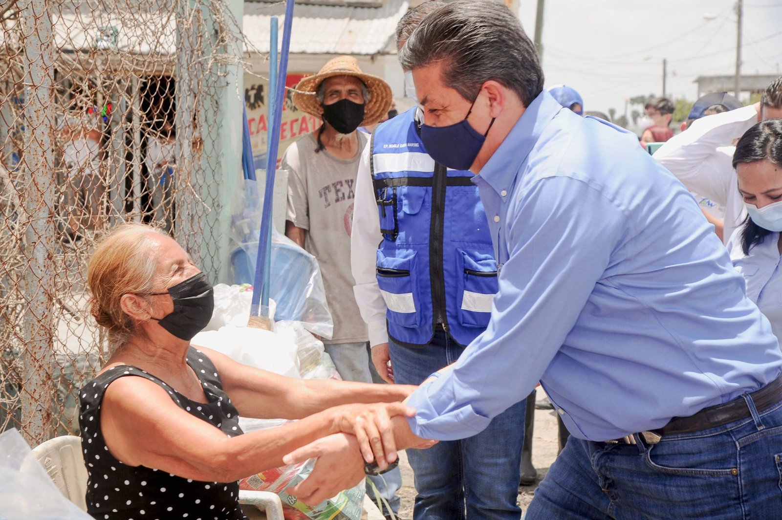 TAM-091-2021.-Gobernador Cabeza de Vaca entrega apoyos a familias afectadas por la inundación en Matamoros. (3)