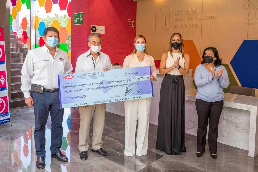 DIF-038-2021.-Recibe Mariana Gómez donativo de empresarios de la construcción de Tamaulipas para el programa Nuestros Niños, Nuestro Futuro (4)