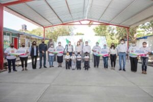 DIF-041-2021.-Mariana Gómez visita escuelas rurales de Ocampo y Nuevo Morelos para hacer entrega de nuevos desayunadores escolares y dotaciones alimentarias a estudiantes (2)