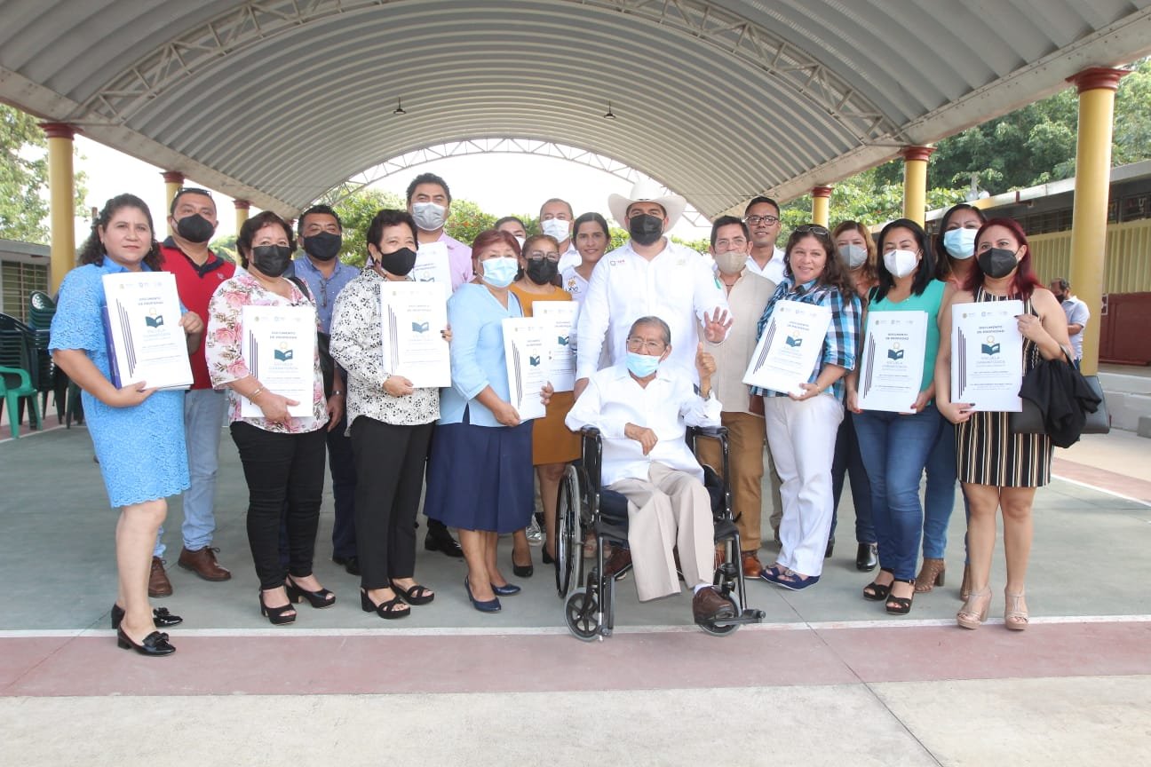 ENTREGA SEV 41 ESCRITURAS A ESCUELAS Y SUPERVISIONES (1)