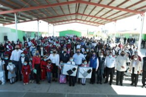 TAM-200-2021.-Entrega Gobernador Francisco García Cabeza de Vaca apoyos escolares e infraestructura social urbana en Nuevo Laredo (3)