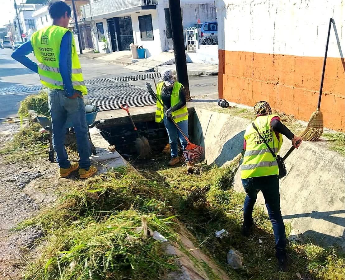 Limpieza preventiva de canal pluvial en la Colonia Reforma ...