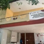 Joven de 25 años obtiene su acta de nacimiento.