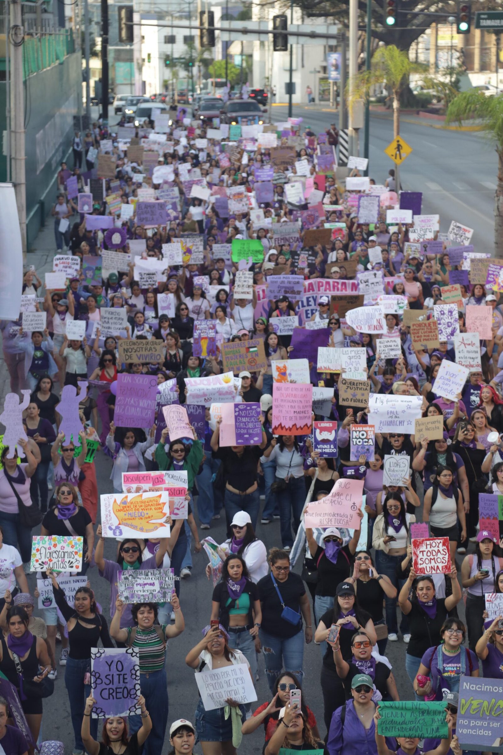 Marcha del 8M: mujeres toman las calles y alzan la voz. | revistadebate ...