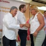 Entregan 90 escrituras y cartas de asignación a familias de Altamira