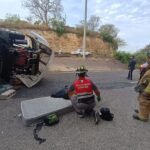 Trailero fallece tras volcadura de camión cargado con blocks en acceso al Puente Tampico